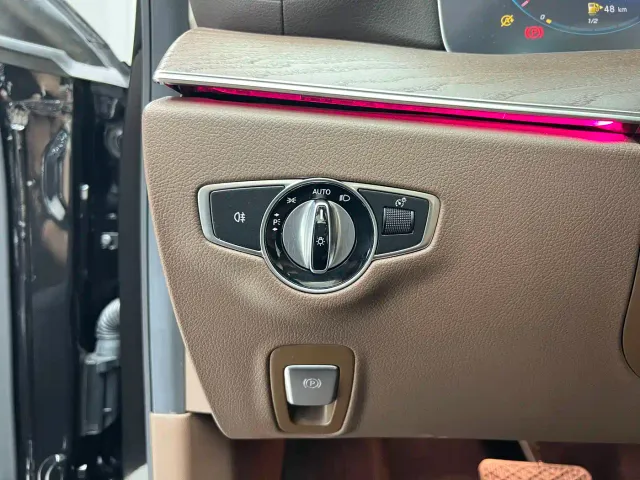 Mercedes-Benz E-Class — Фото автомобиля 11
