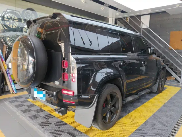 Land Rover Defender — Фото автомобиля 6