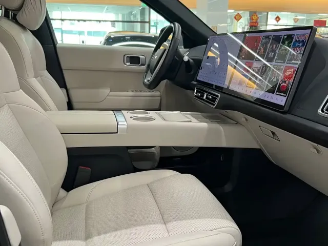Li Auto L8 — Фото автомобиля 8