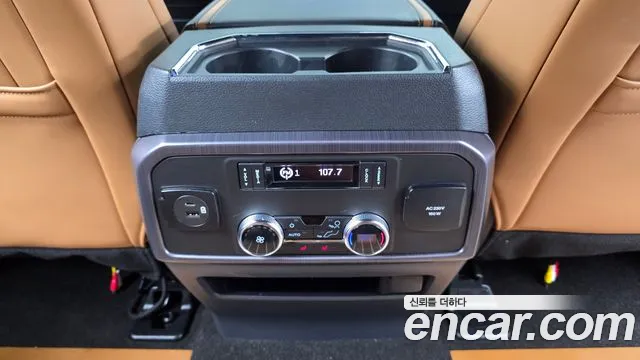Ford Expedition — Фото автомобиля 18