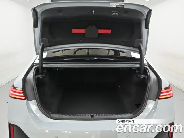 BMW 5-Series — Фото автомобиля 18