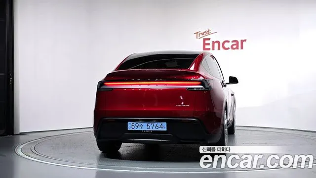 Tesla Model Y — Фото автомобиля 4