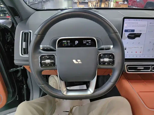 Li Auto L7 — Фото автомобиля 10