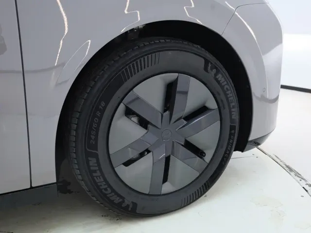 Li Auto MEGA — Фото автомобиля 18