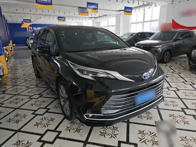 Toyota Sienna — Фото автомобиля 3