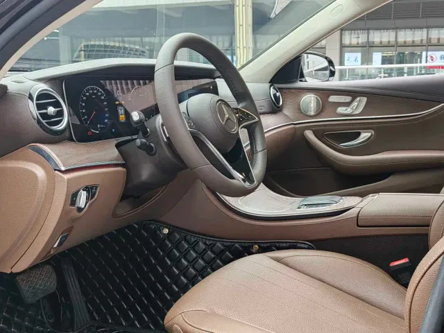 Mercedes-Benz E-Class — Фото автомобиля 20