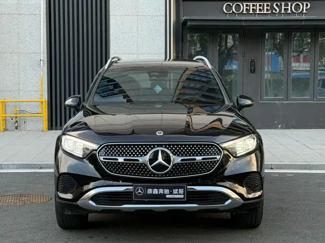 Фотография автомобиля — Mercedes-Benz GLC-Class