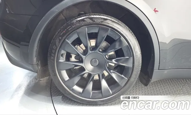 Tesla Model Y — Фото автомобиля 5