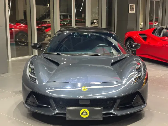 Lotus Emira — Фото автомобиля 8