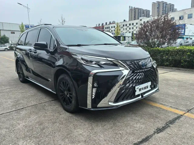 Toyota Sienna — Фото автомобиля 2