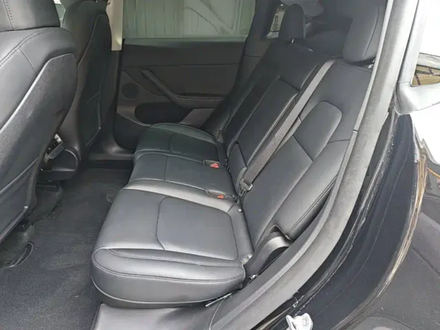 Tesla Model Y — Фото автомобиля 16
