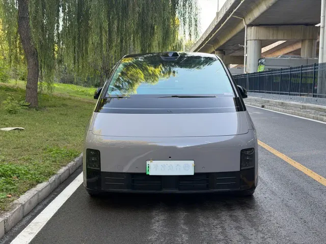 Li Auto MEGA — Фото автомобиля 2