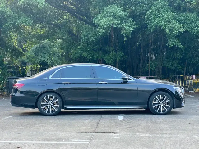 Mercedes-Benz E-Class — Фото автомобиля 5