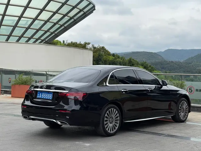 Mercedes-Benz E-Class — Фото автомобиля 9