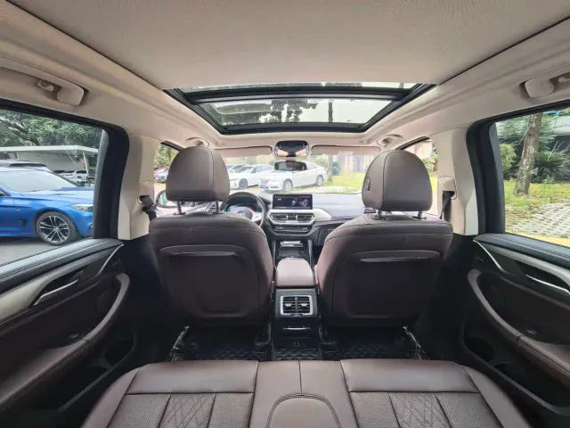 BMW iX3 — Фото автомобиля 15