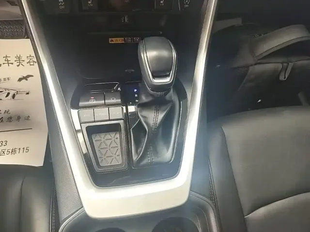 Toyota RAV4 — Фото автомобиля 13