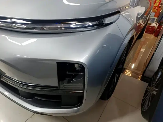 Li Auto L8 — Фото автомобиля 23