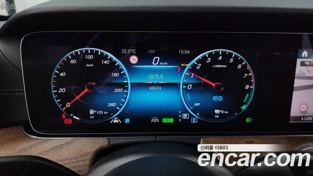 Mercedes-Benz E-Class — Фото автомобиля 8