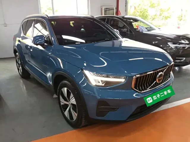 Volvo XC40 — Фото автомобиля 3