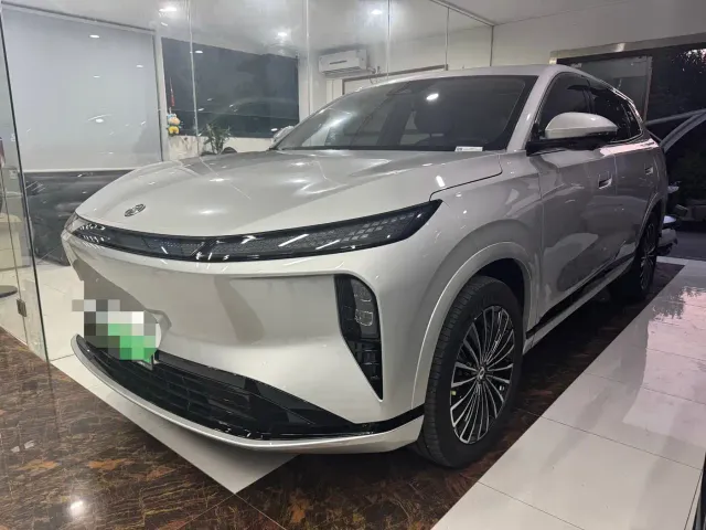 Фотография автомобиля — Dongfeng Aeolus L8