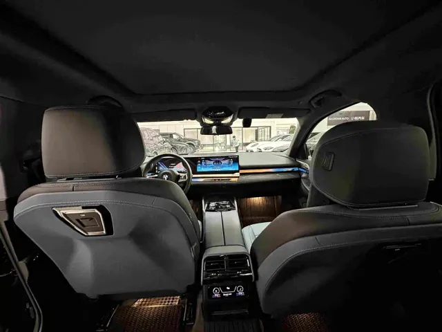 BMW 5 Series — Фото автомобиля 25