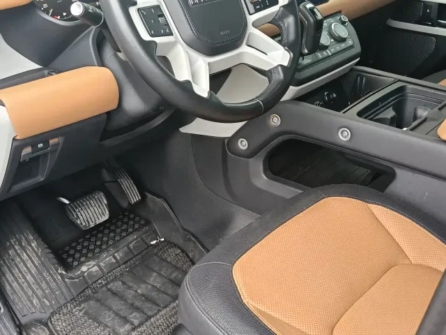 Land Rover Defender — Фото автомобиля 9
