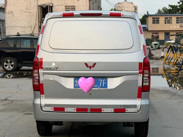 Wuling Hongguang V — Фото автомобиля 9