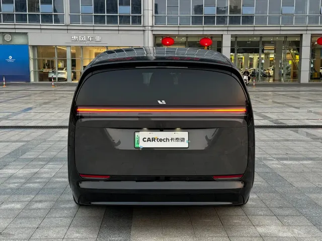 Li Auto MEGA — Фото автомобиля 7