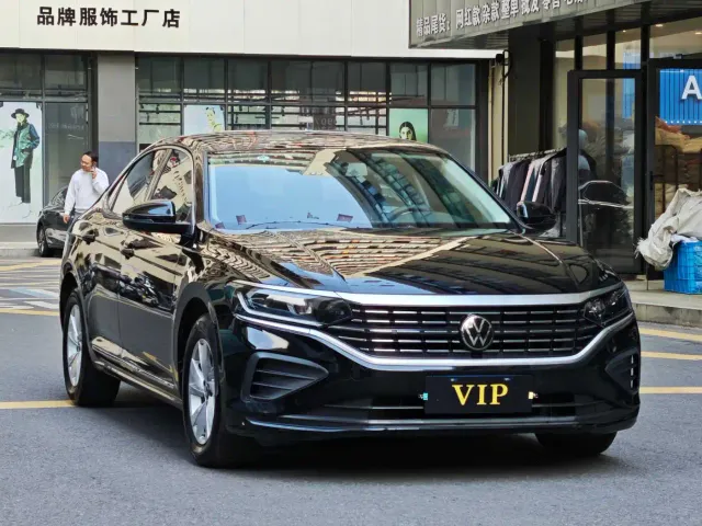 Volkswagen Passat — Фото автомобиля 3