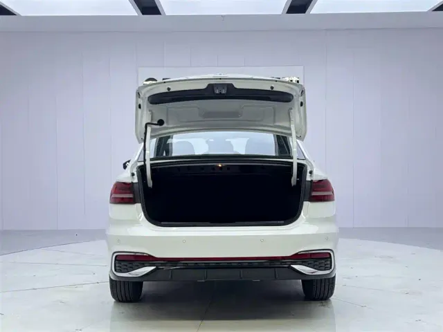 Volkswagen Lavida — Фото автомобиля 9