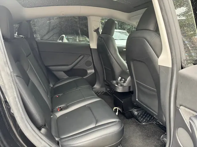 Tesla Model Y — Фото автомобиля 10