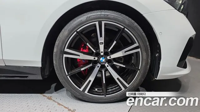 BMW 5 Series G60 — Фото автомобиля 6
