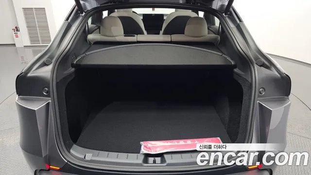 Tesla Model Y — Фото автомобиля 26