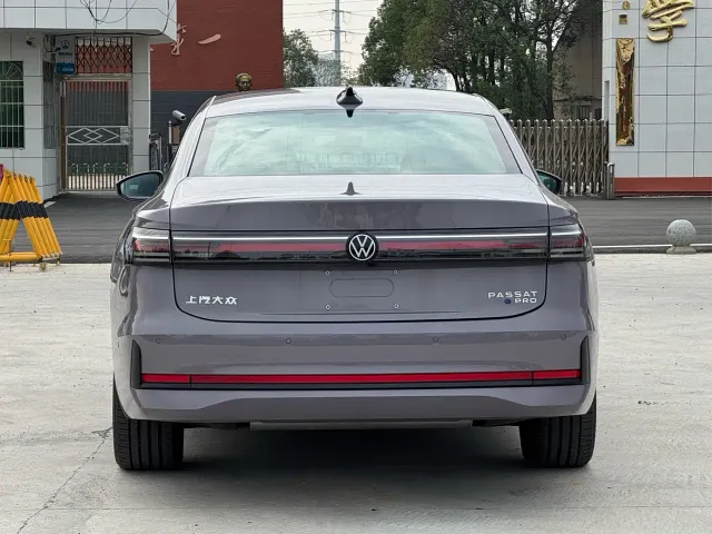 Volkswagen Passat — Фото автомобиля 10