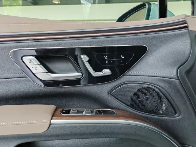 Mercedes-Benz EQS SUV — Фото автомобиля 16