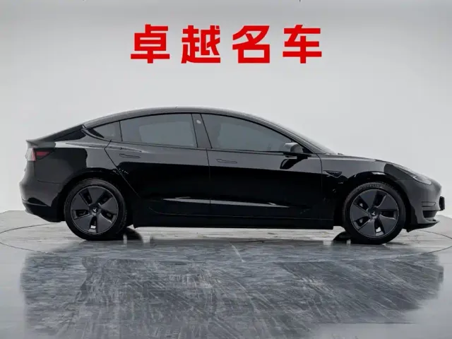 Tesla Model 3 — Фото автомобиля 7