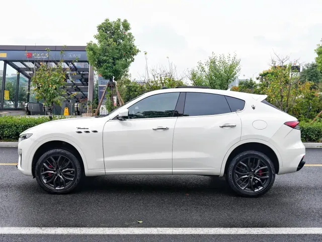 Maserati Levante — Фото автомобиля 4
