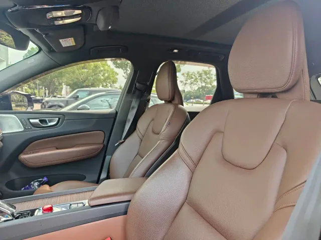 Volvo XC60 — Фото автомобиля 10
