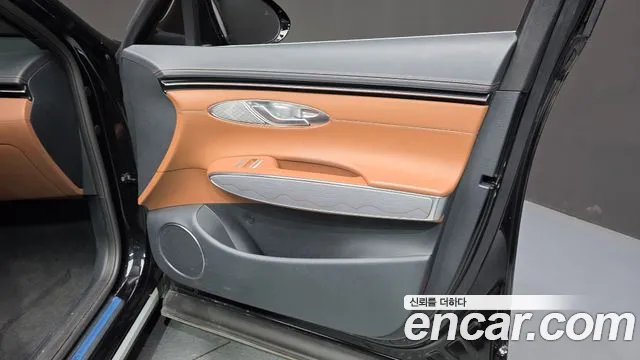 Genesis GV70 — Фото автомобиля 24