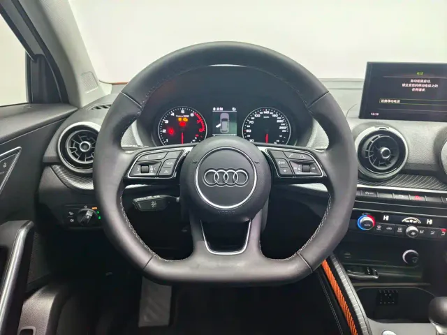 Audi Q2L — Фото автомобиля 9