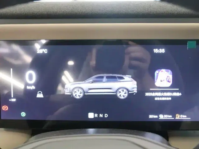 Volvo XC70 Plug-in Hybrid — Фото автомобиля 7