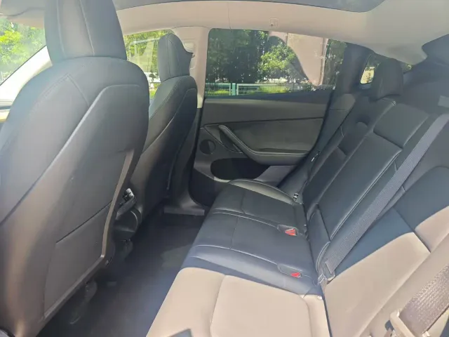 Tesla Model Y — Фото автомобиля 4