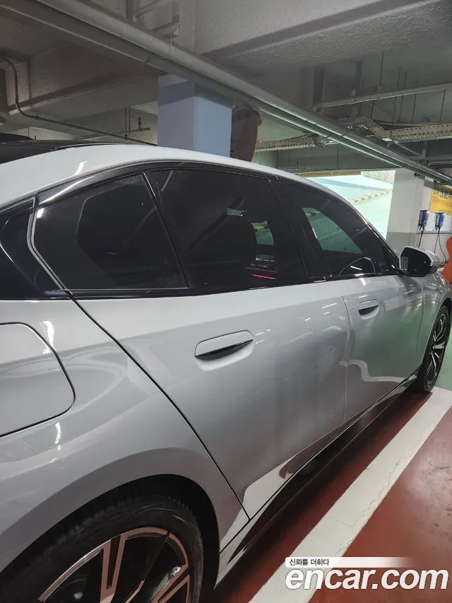 BMW 5 Series — Фото автомобиля 3