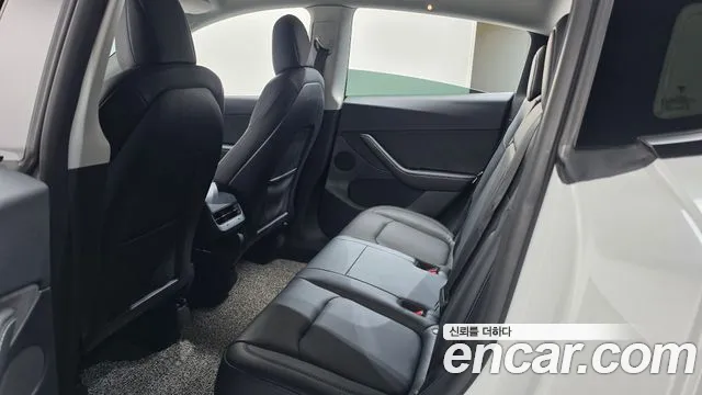 Tesla Model Y — Фото автомобиля 19