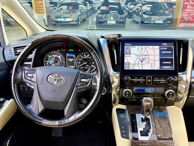 Toyota Vellfire — Фото автомобиля 6