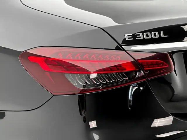 Mercedes-Benz E-Class — Фото автомобиля 13