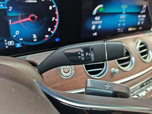 Mercedes-Benz E-Class — Фото автомобиля 13