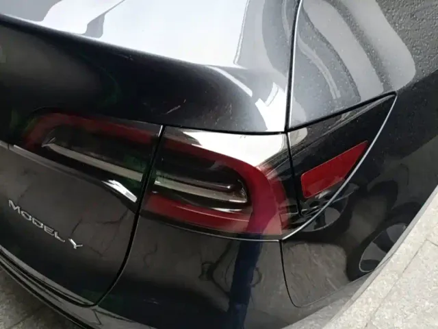 Tesla Model Y — Фото автомобиля 7