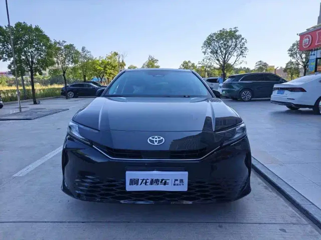 Toyota Camry — Фото автомобиля 2