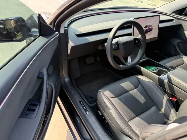 Tesla Model 3 — Фото автомобиля 8